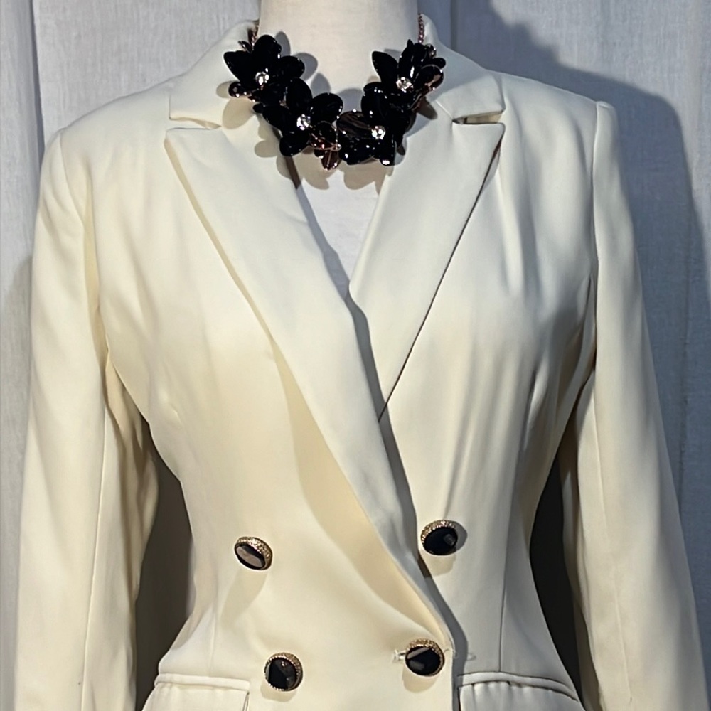 Julie Brown “Violetta” winter white crepe double breasted tuxedo jacket-NWT - Picture 2 of 13